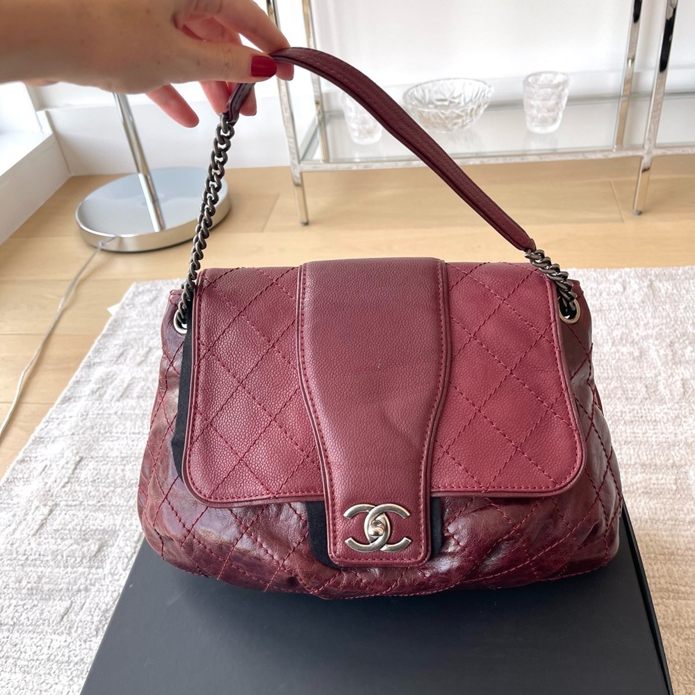 CHANEL Medium Bubble Graphic Messanger Bag